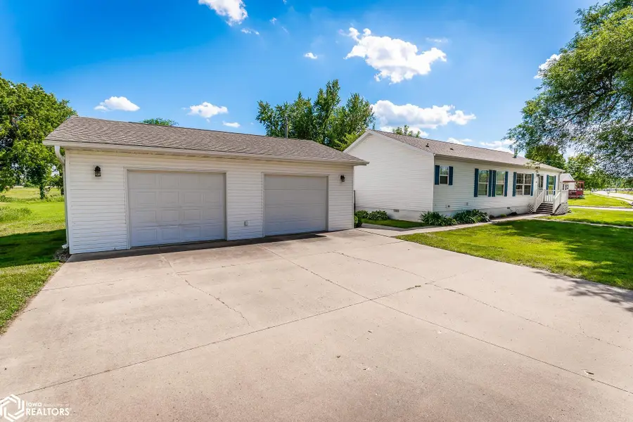 503 Woodland Street, Marshalltown, IA 50158 - #2