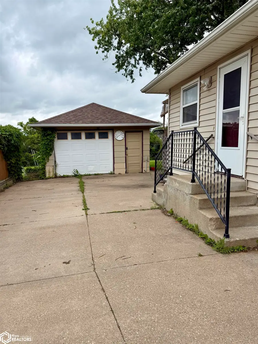 1982 Chester, Ottumwa, IA 52501 - #2