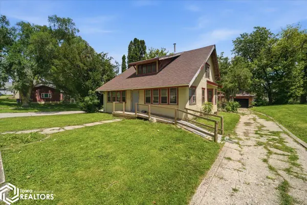 1501 11th Street, Eldora, IA 50627