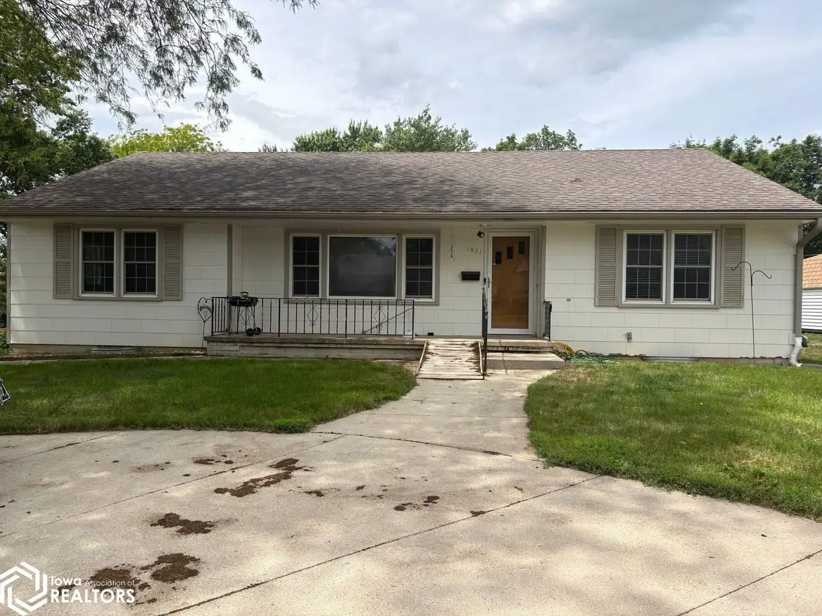 1821 Quint Avenue, Carroll, IA 51401 - #1