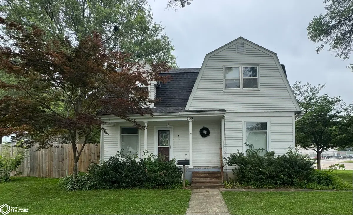 909 S Center, Shenandoah, IA 51601 - #1
