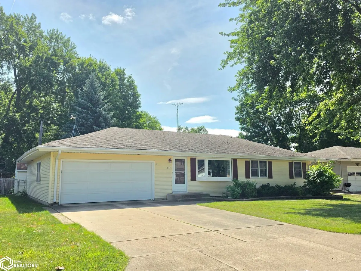 254 Parkridge Drive, Mason City, IA 50401 - #1