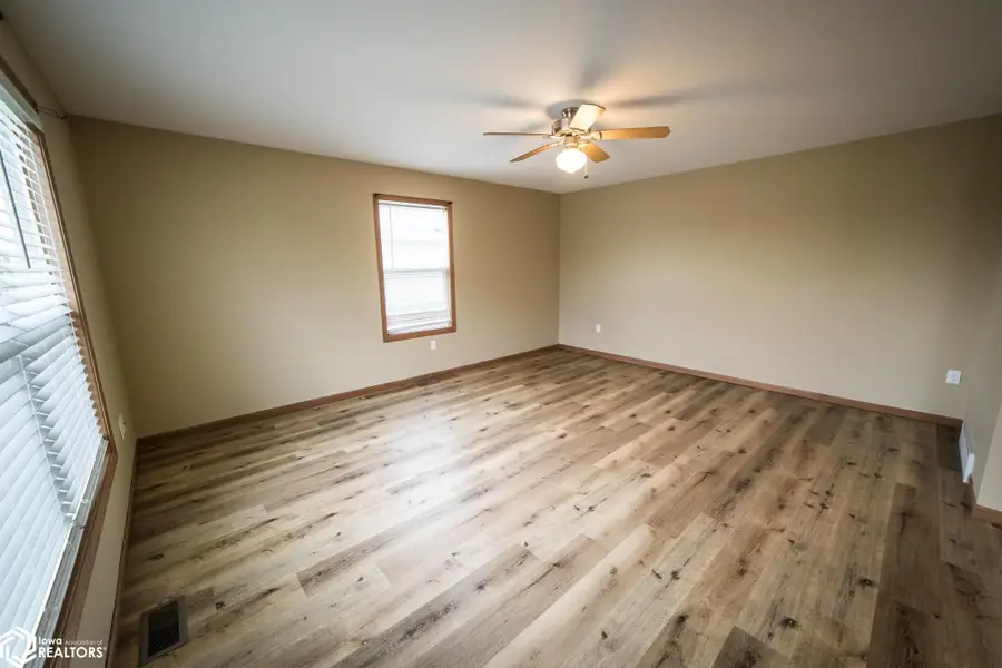 1842 S Rhode Island Court, Mason City, IA 50401 - #2