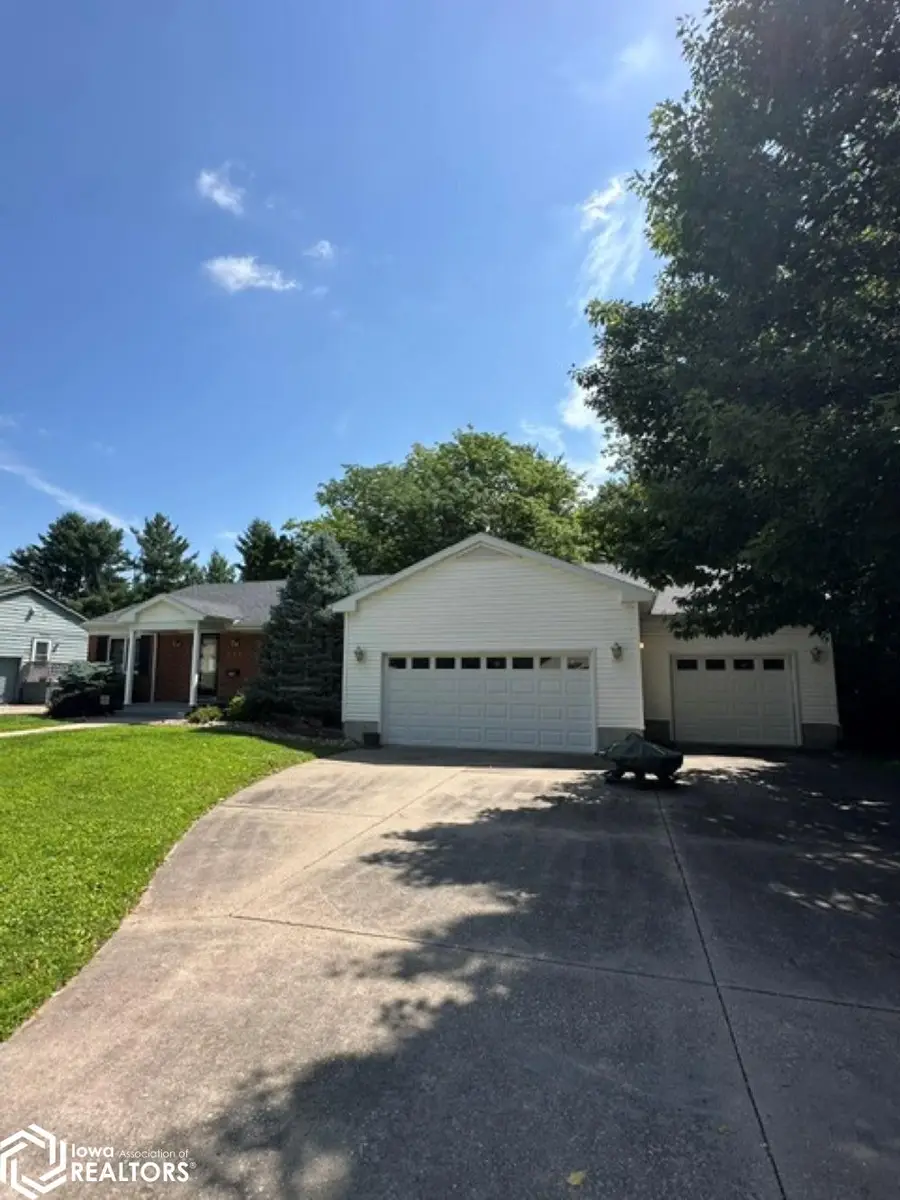 312 Sunrise Lane, Burlington, IA 52601 - #3