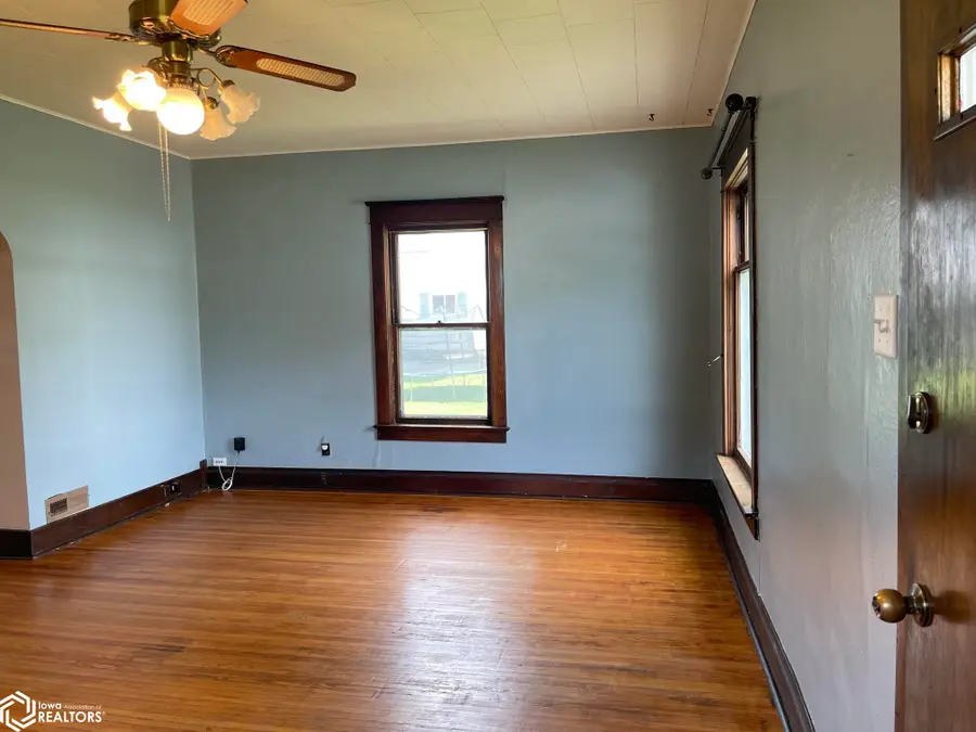 1026 Summer Street, Grinnell, IA 50112 - #2