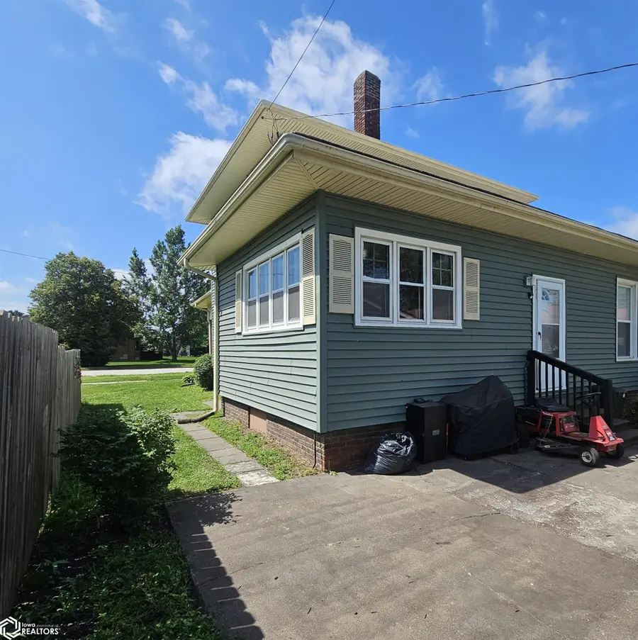 607 W Adams Street, Creston, IA 50801 - #3