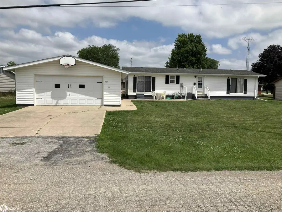 103 W Crescent Drive, Sheffield, IA 50475 - #2