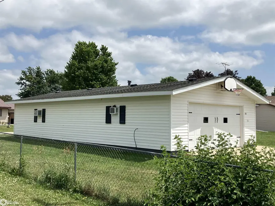 103 W Crescent Drive, Sheffield, IA 50475 - #3