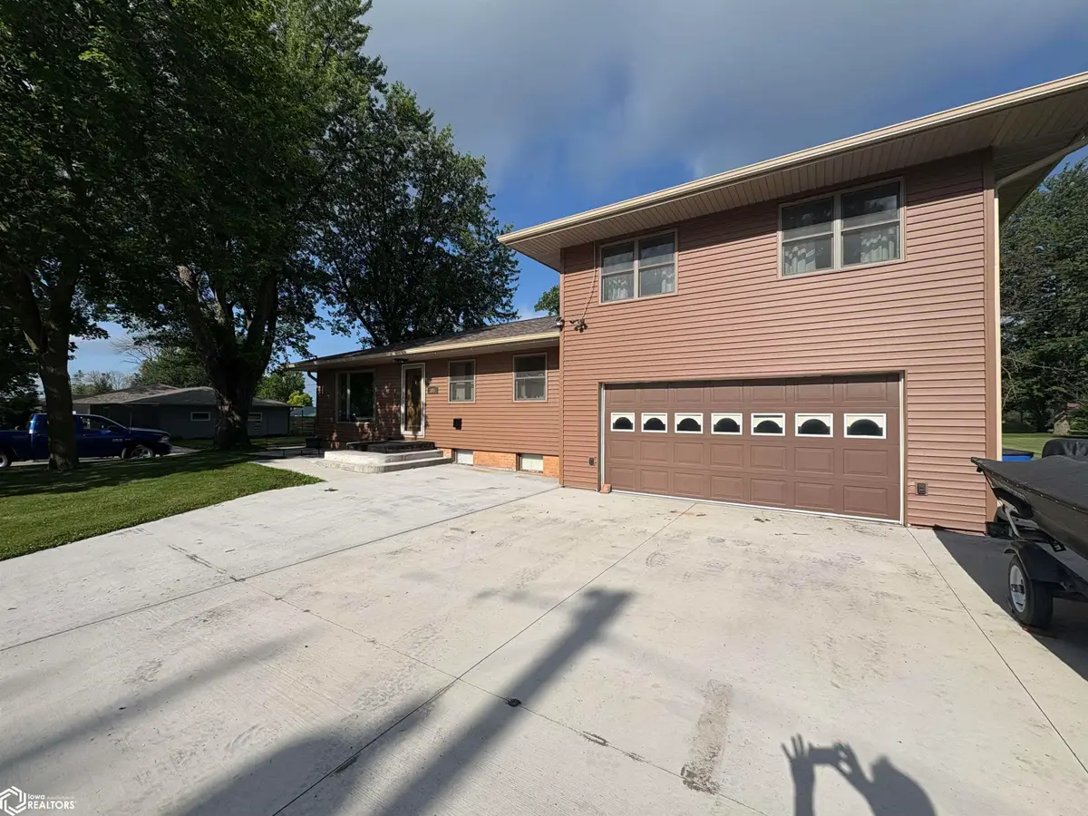 105 S Fort Avenue, Eagle Grove, IA 50533 - #1