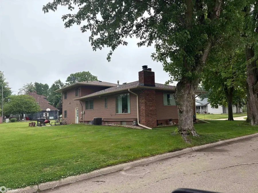 105 S Fort Avenue, Eagle Grove, IA 50533 - #2