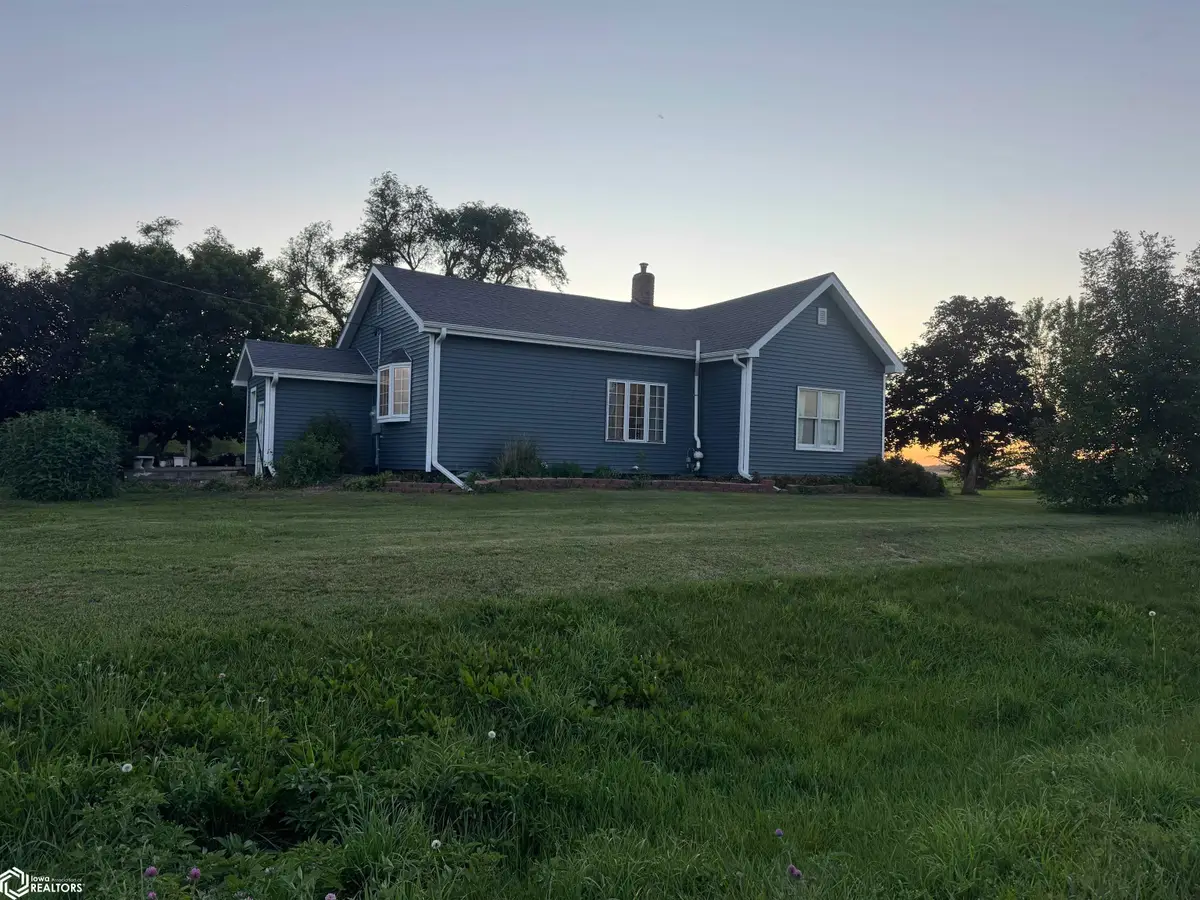 2537 Quail Ave, Oskaloosa, IA 52577 - #1