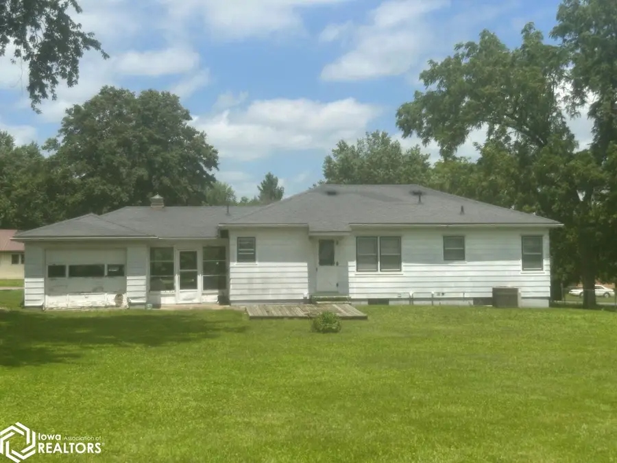 1816 Greenwood Drive, Ottumwa, IA 52501 - #2