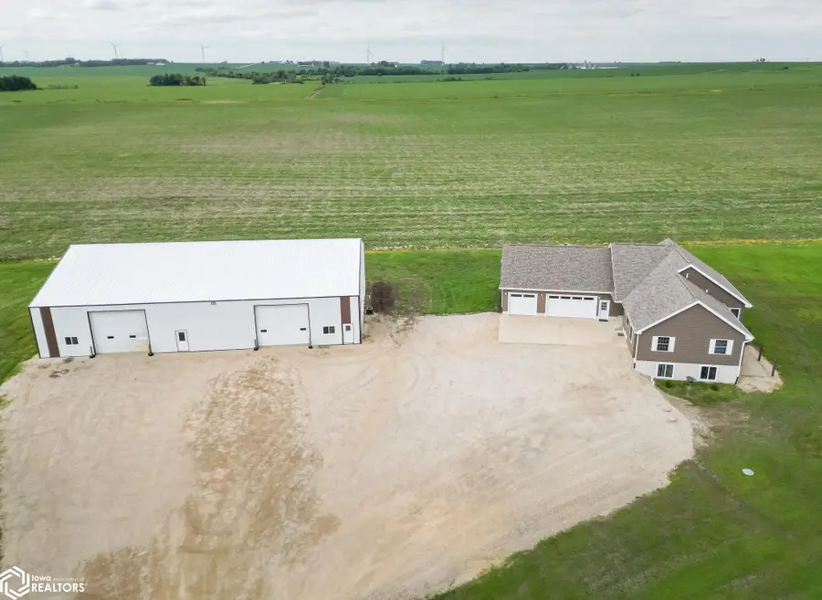 2635 Highway 24, New Hampton, IA 50659 - #2