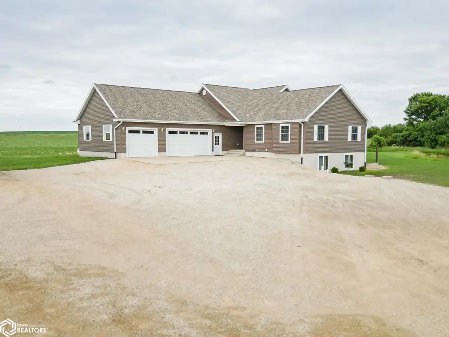 2635 Highway 24, New Hampton, IA 50659 - #3