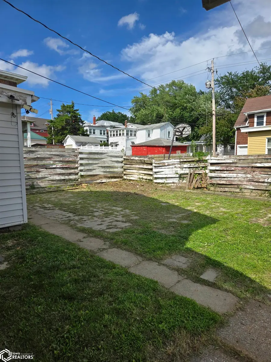 902 N 8th Street, Burlington, IA 52601 - #3