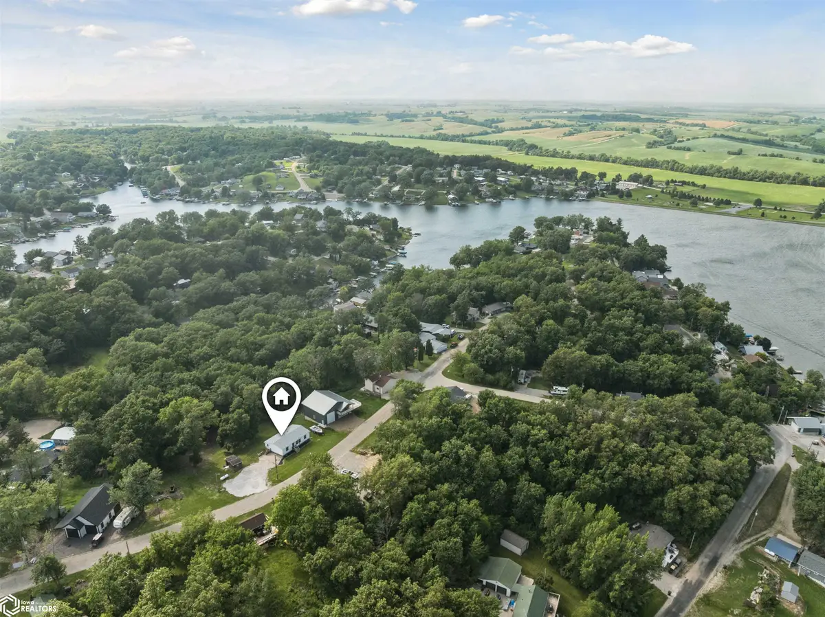 1218 E Ridge Drive, Brooklyn, IA 52211 - #1