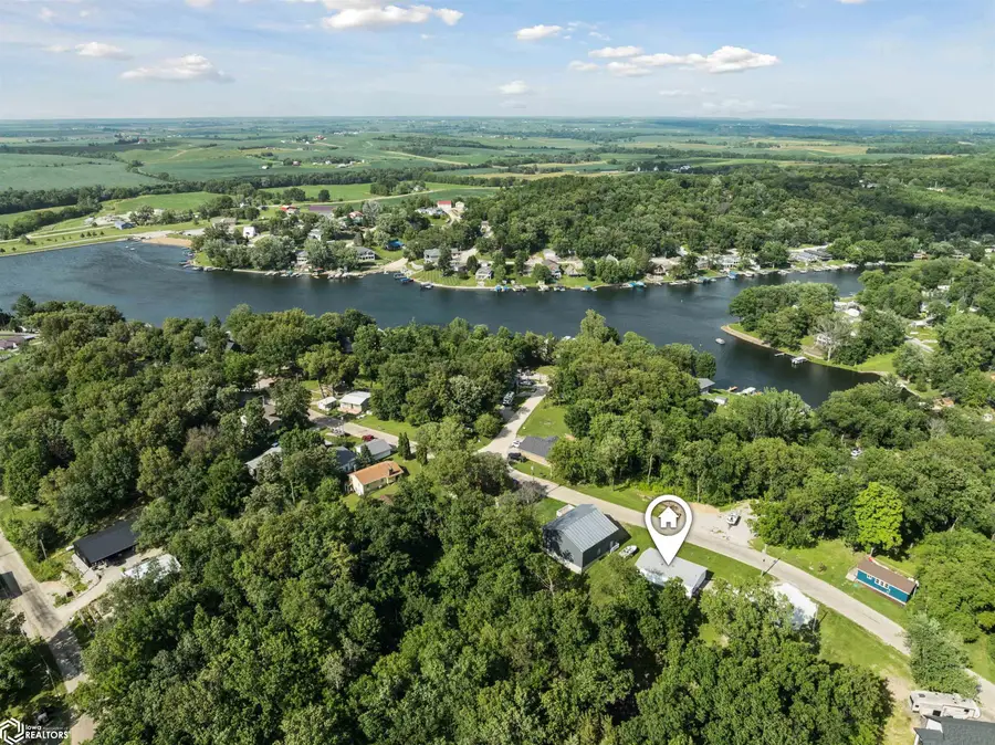 1218 E Ridge Drive, Brooklyn, IA 52211 - #2