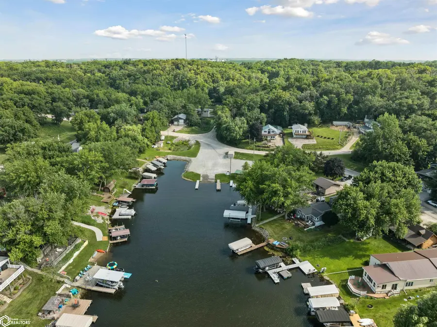 1218 E Ridge Drive, Brooklyn, IA 52211 - #3