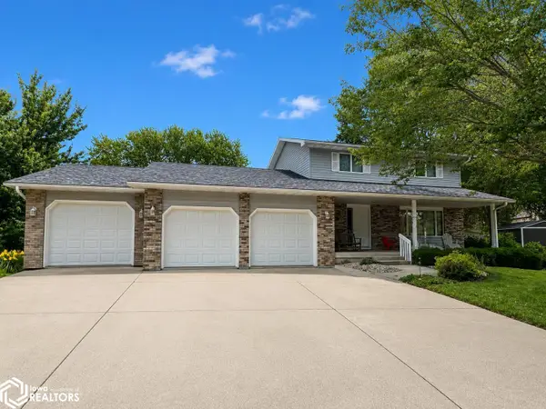 120 35th Place W, Clear Lake, IA 50428