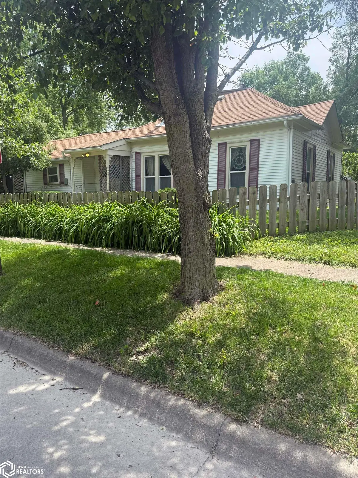 616 W Jackson S, Fairfield, IA 52556 - #1
