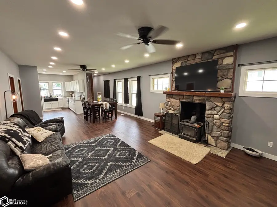 315 7th Street, Gladbrook, IA 50635 - #2