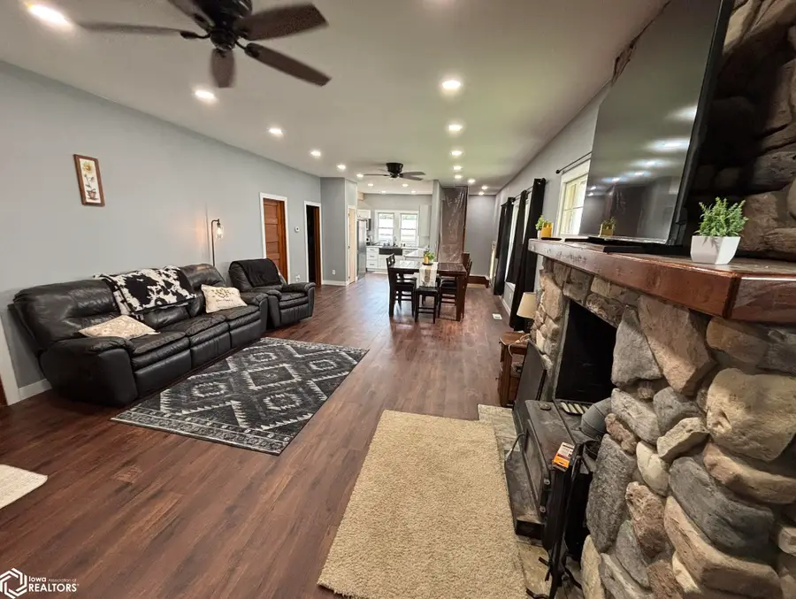 315 7th Street, Gladbrook, IA 50635 - #3