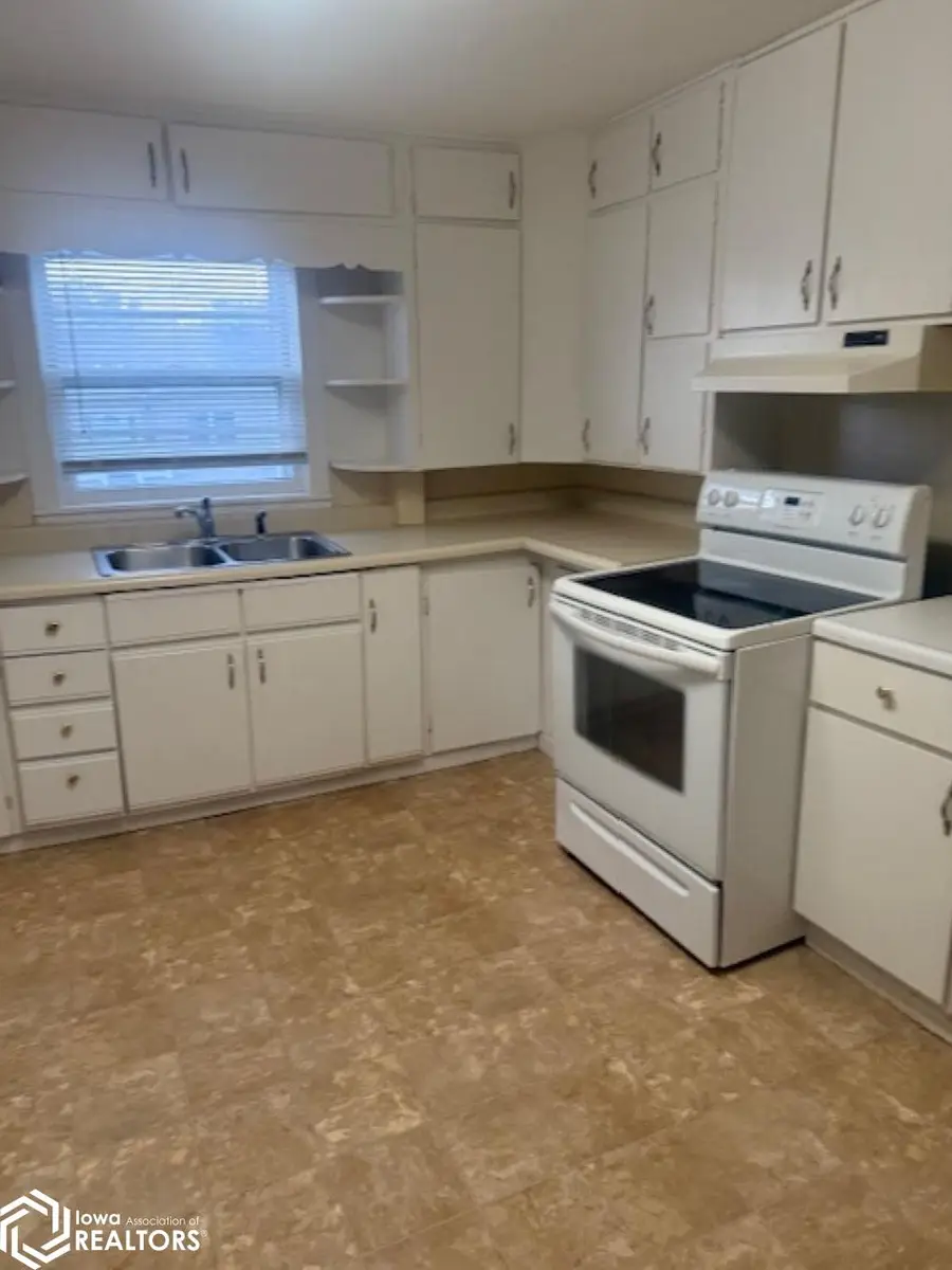501 Hagemann Avenue, Burlington, IA 52601 - #2