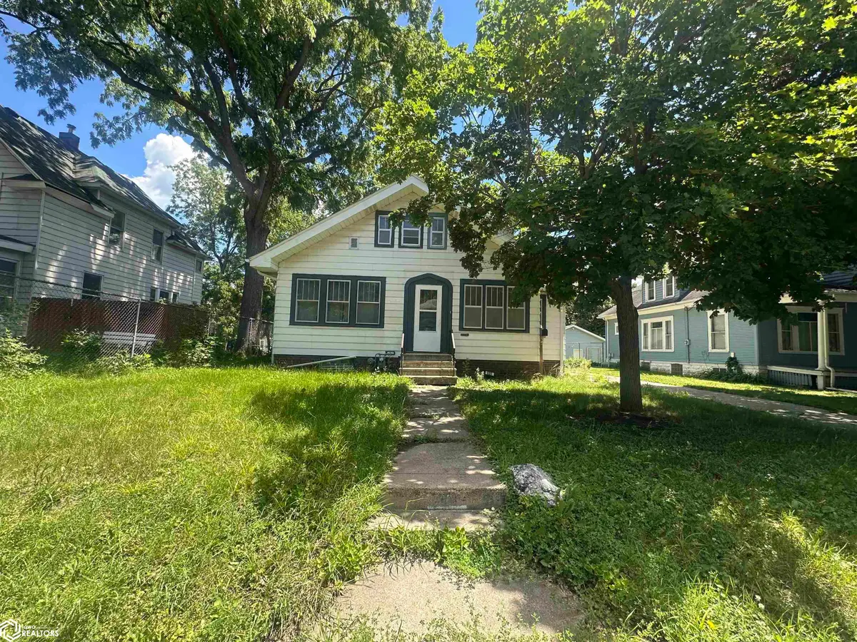 925 N Pennsylvania Avenue, Mason City, IA 50401 - #1