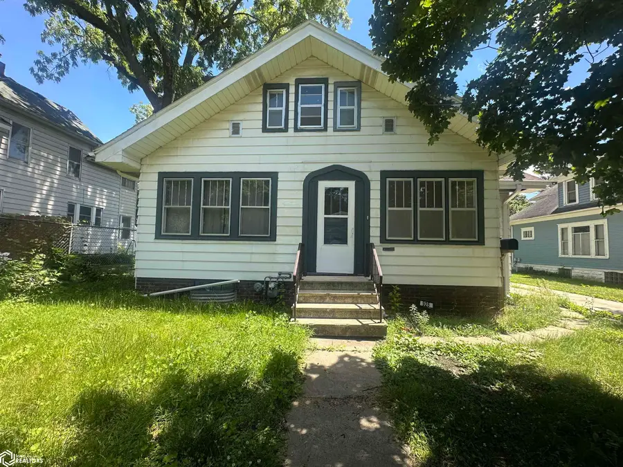 925 N Pennsylvania Avenue, Mason City, IA 50401 - #2