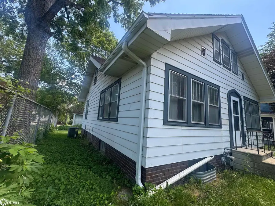 925 N Pennsylvania Avenue, Mason City, IA 50401 - #3