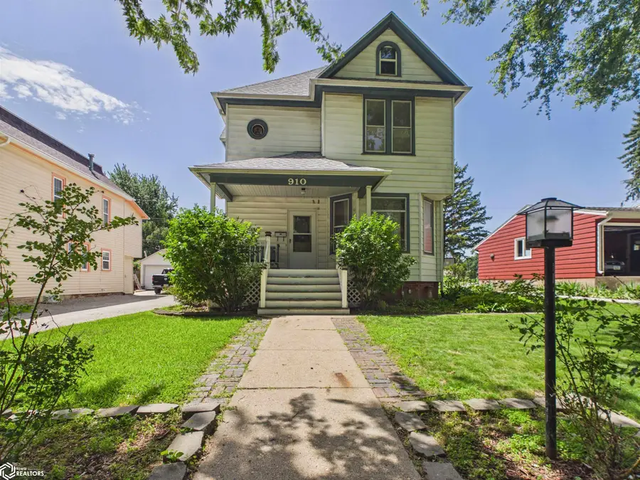 910 1st Avenue E, Oskaloosa, IA 52577 - #3