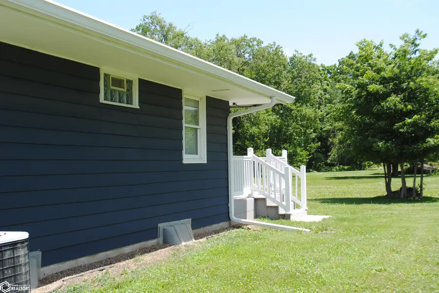 901 N 12th Street, Fairfield, IA 52556 - #3