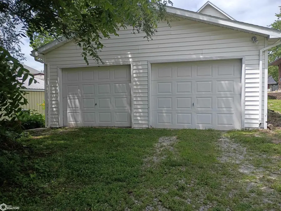 1214 E Fourth Street, Ottumwa, IA 52501 - #3