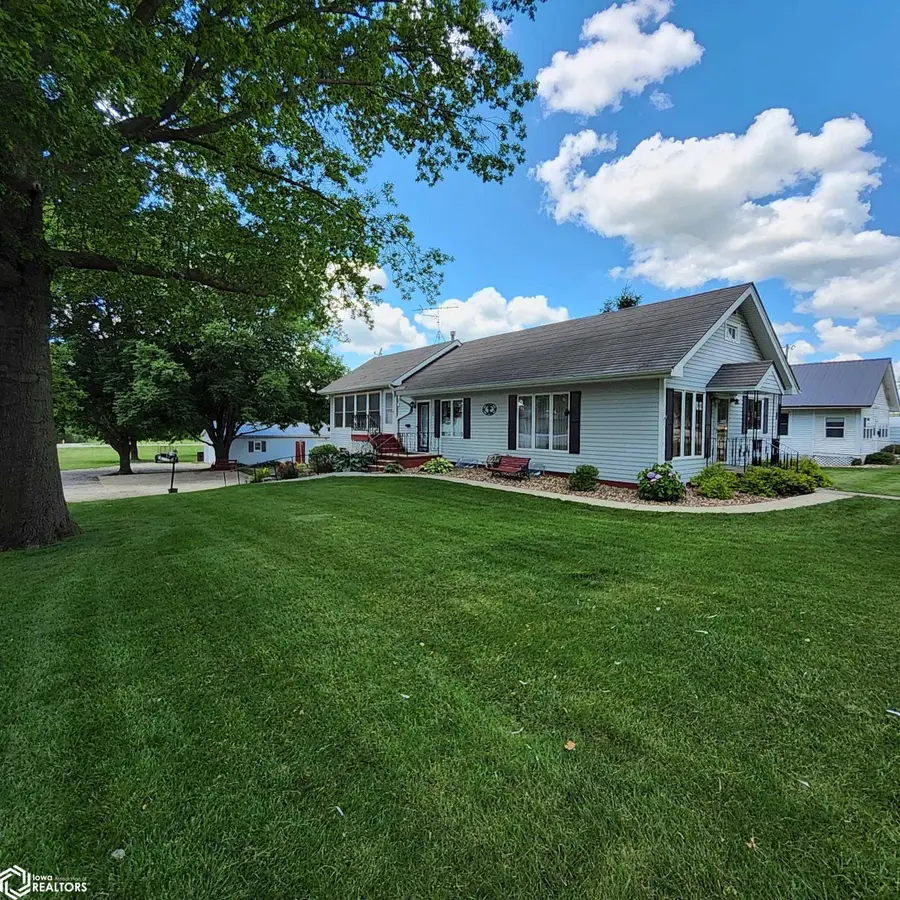 702 N Walnut Street, Avoca, IA 51521 - #2