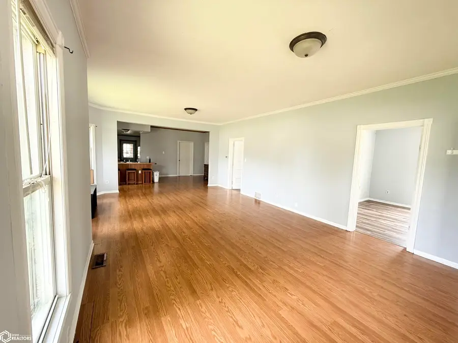 414 E Sheridan Avenue, Centerville, IA 52544 - #3