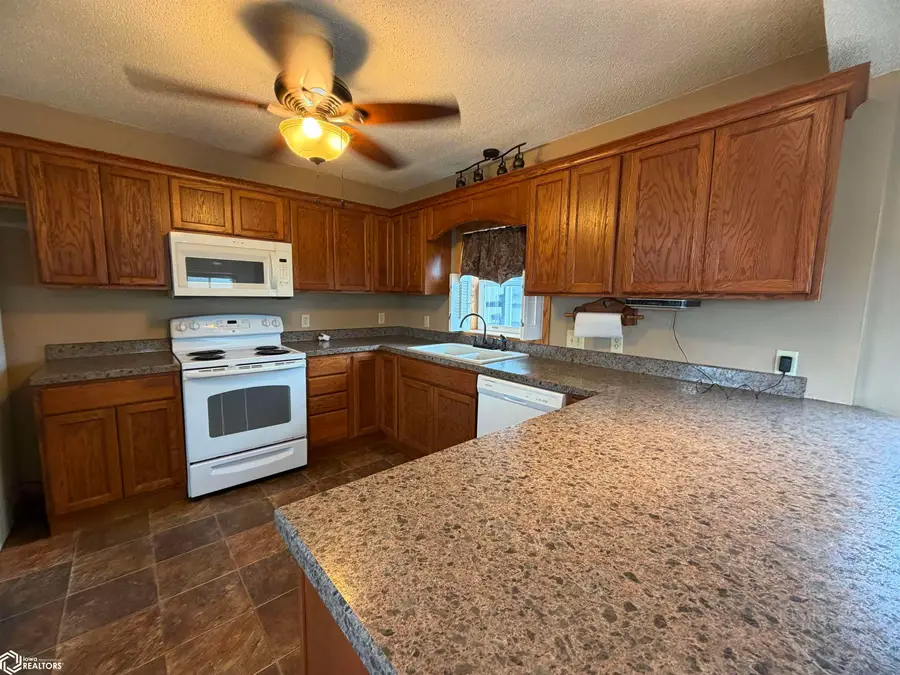 106 S Jeffrey Street, Le Grand, IA 50142 - #3