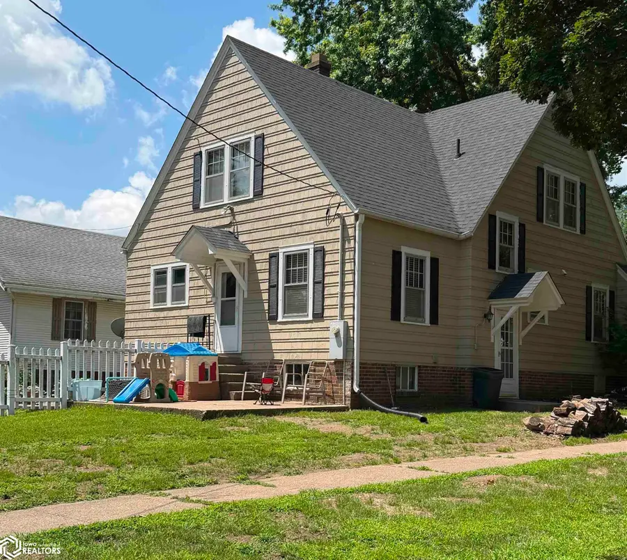 212 N 9th Street, Oskaloosa, IA 52577 - #3