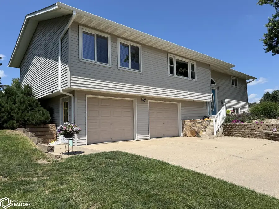 205 E Vine Street, Toledo, IA 52342 - #2