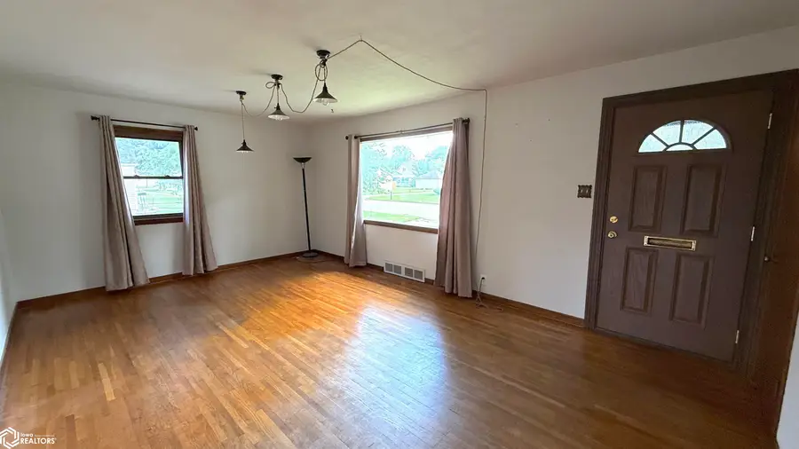 526 12th Street, Mason City, IA 50401 - #3
