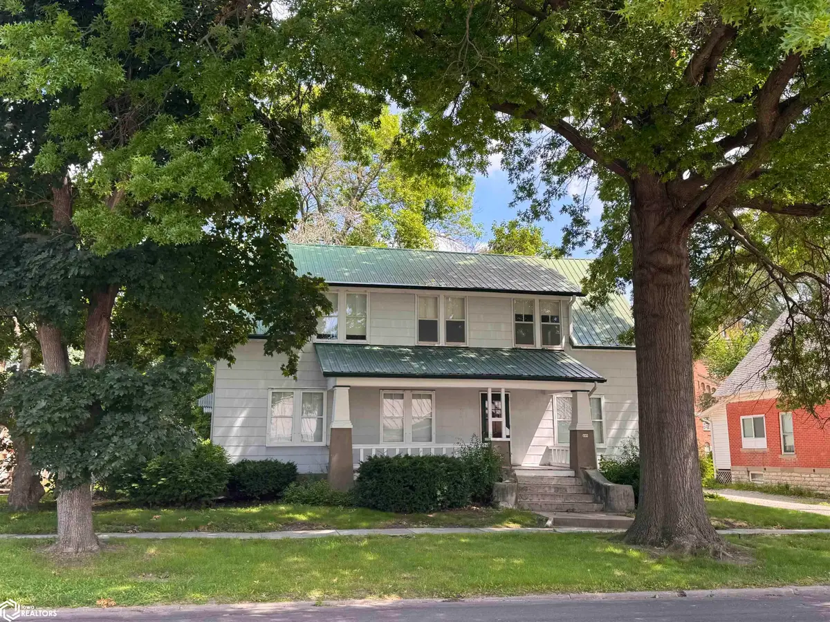 105 W Adams Avenue, Fairfield, IA 52556 - #1
