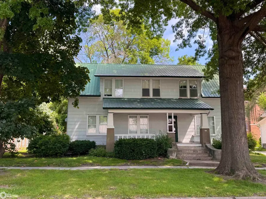 105 W Adams Avenue, Fairfield, IA 52556 - #2