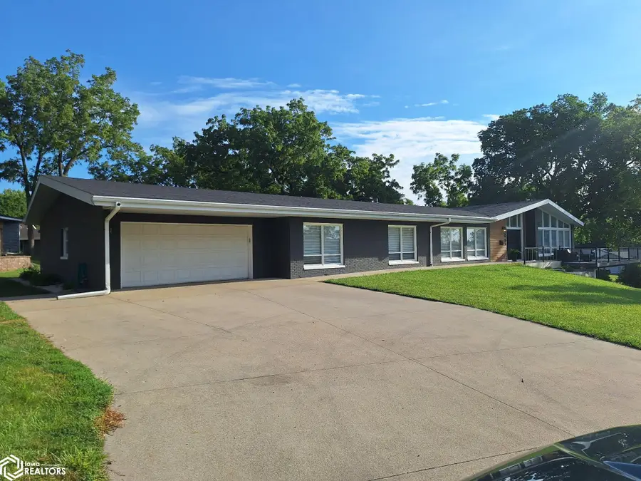406 W 18th Street, Carroll, IA 51401 - #3