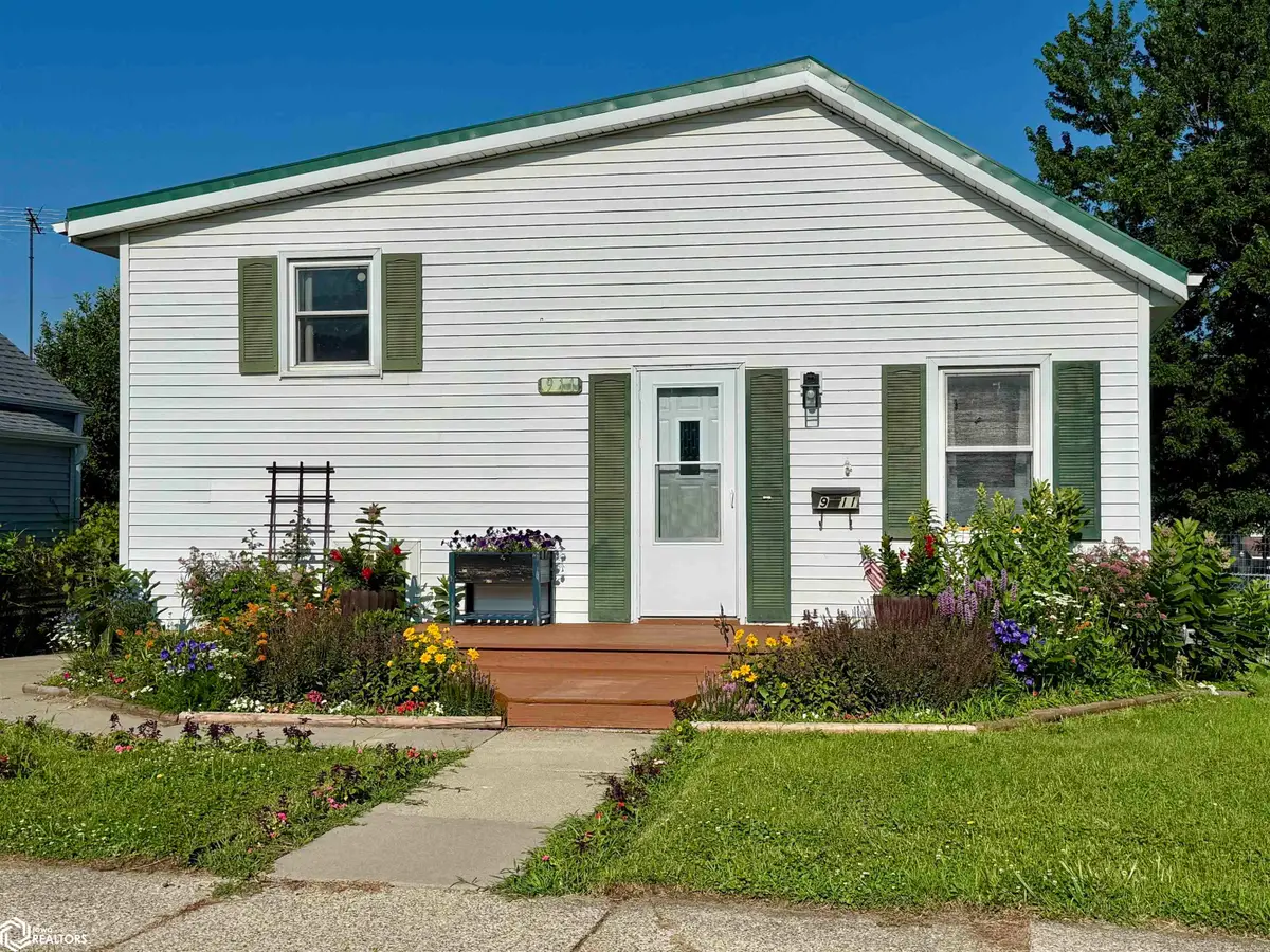 911 S 7th Avenue, Marshalltown, IA 50158 - #1