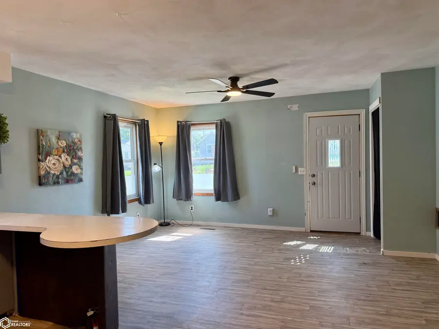 911 S 7th Avenue, Marshalltown, IA 50158 - #3