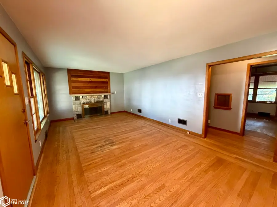 115 S 6th Street, Wapello, IA 52653 - #2
