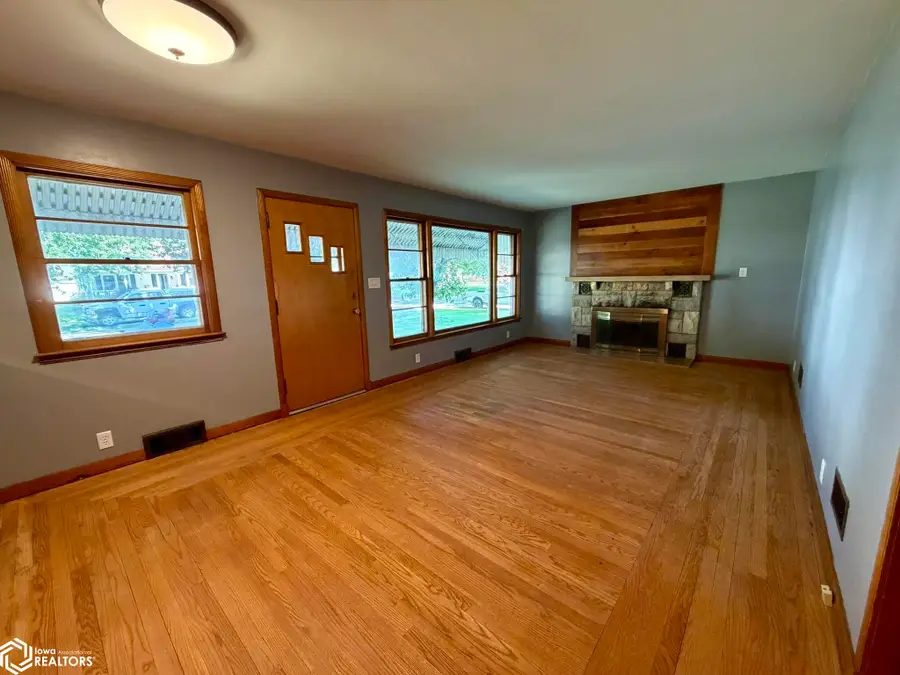 115 S 6th Street, Wapello, IA 52653 - #3