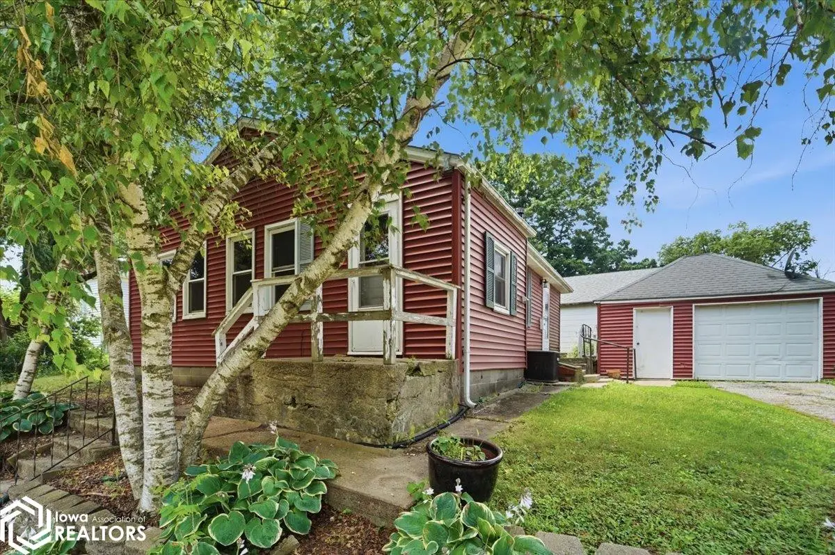 1518 11th Street, Eldora, IA 50627 - #1