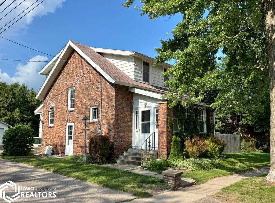 1105 E Broadway Avenue, Fairfield, IA 52556 - #2