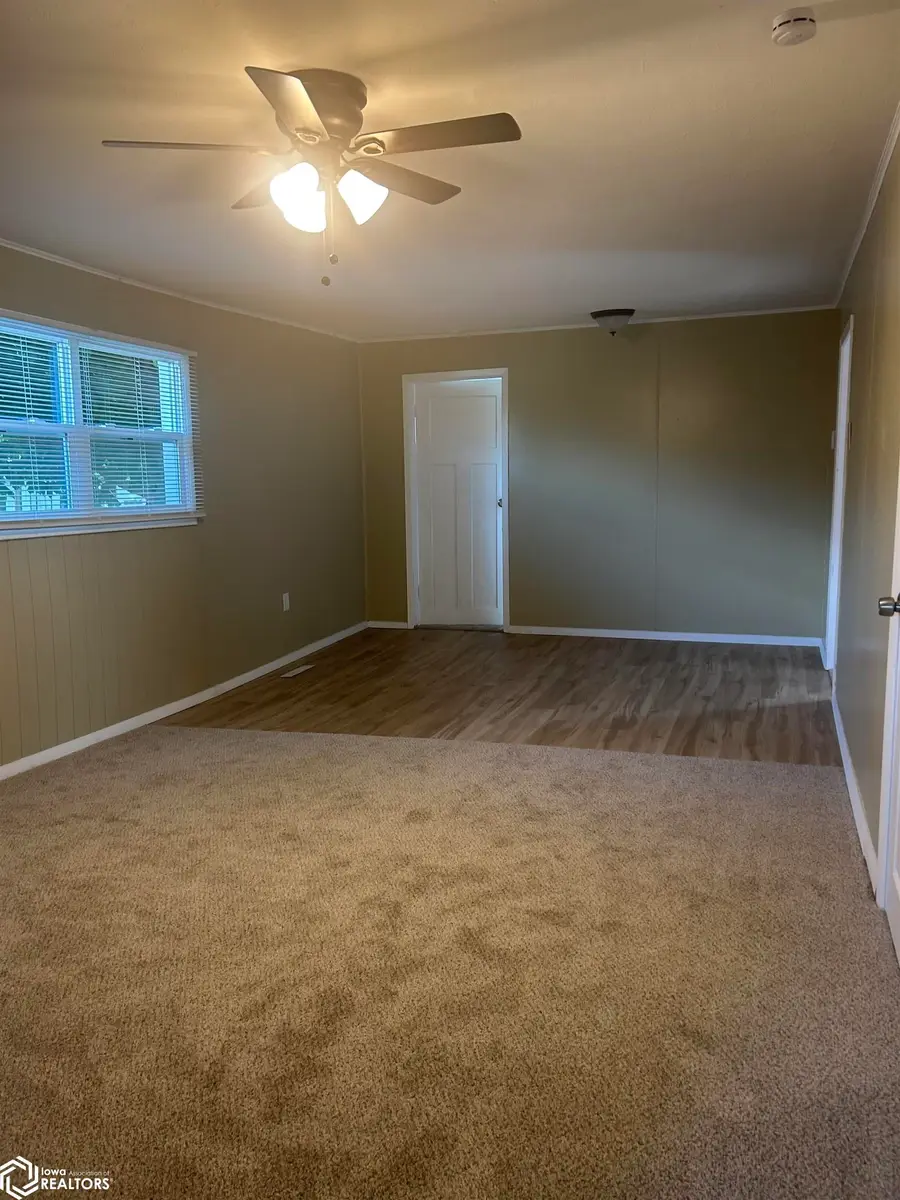 511 5th St Sw, Hampton, IA 50441 - #3
