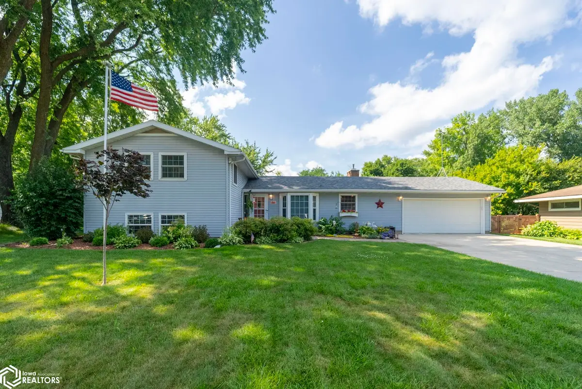 38 Country Circle, Mason City, IA 50401 - #1